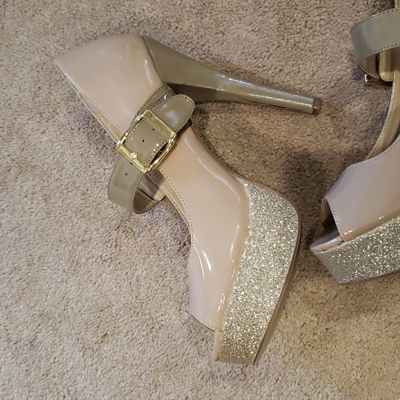 Women's high heels - Picture 1 of 7